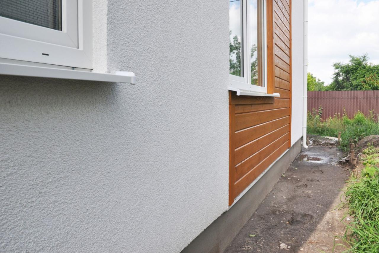 Cost of Stucco vs. Siding: 8 Pricing Factors to Know When Redoing a ...